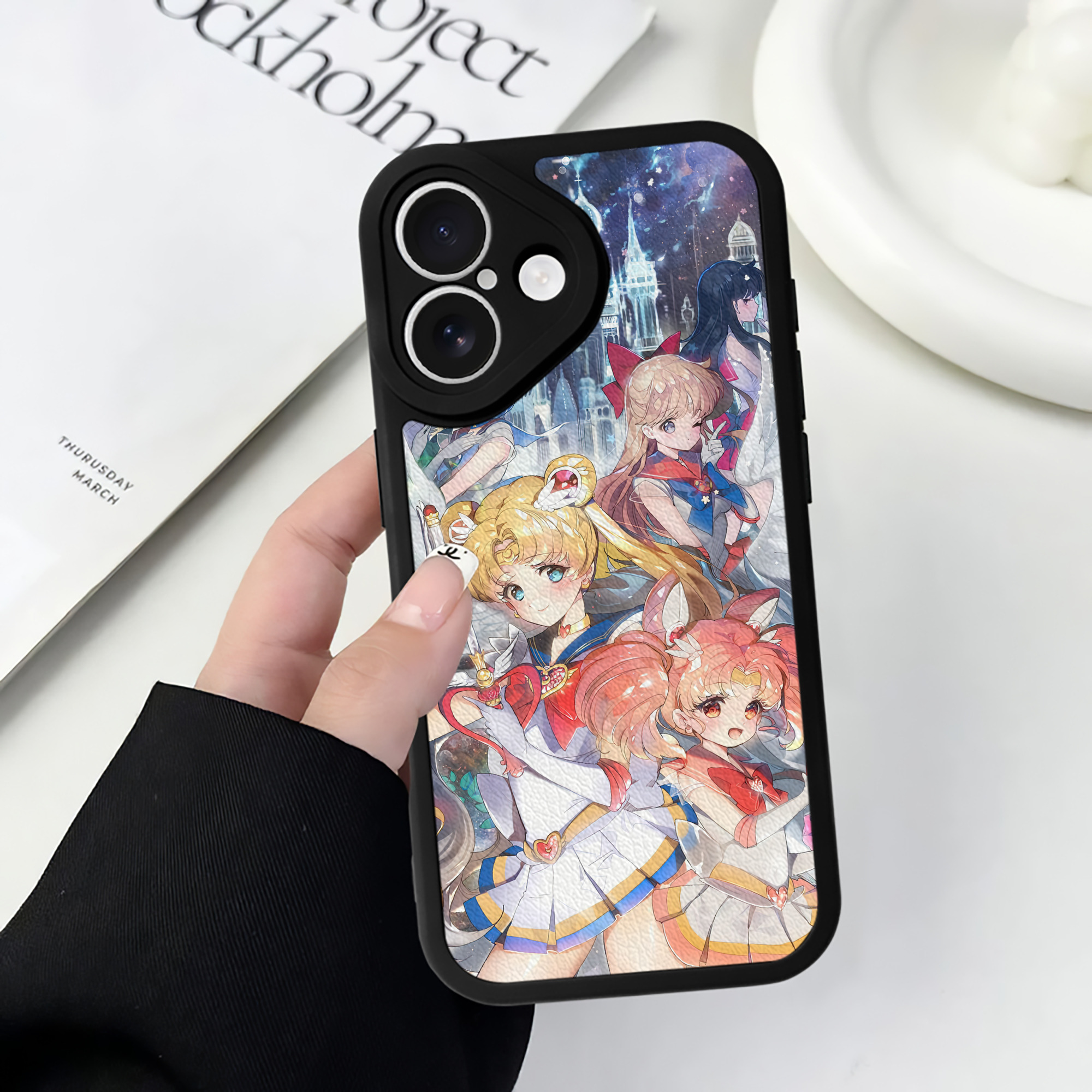 （画像用） 美少女戦士セーラームーン Sailor Moon 【iPhone 16シリーズ対応】シリコンスマホケース（レザー調） 材質：シリコン